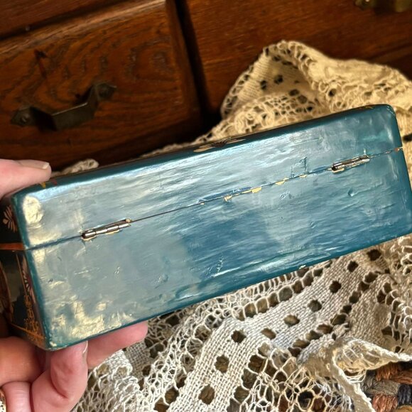 Vintage Hand-Painted Tole Wood Box With Hinged Lid - Hankies, Keepsakes, Letters - Picture 7 of 11
